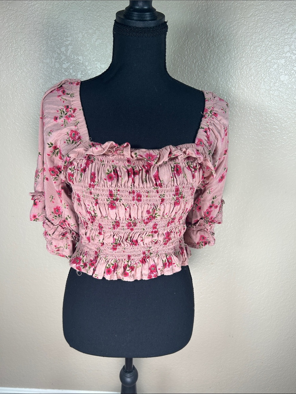 Angie Pink Floral Puff Sleeve Smocked Crop Top – Ruffle Neck Boho Blouse (L)